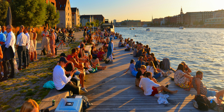 I dag hæves forsamlingsforbuddet