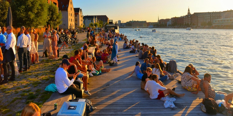 I dag hæves forsamlingsforbuddet