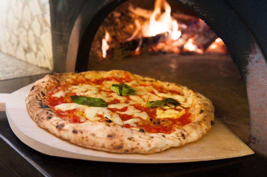 Er du villig til at gøre det? Restaurant giver gratis pizza, hvis du lægger telefonen fra dig