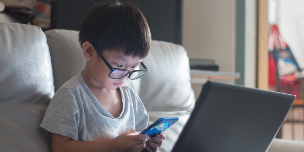 Studie: Børn kan komme til at lide af langvarige øjenproblemer på grund af for meget skærmtid