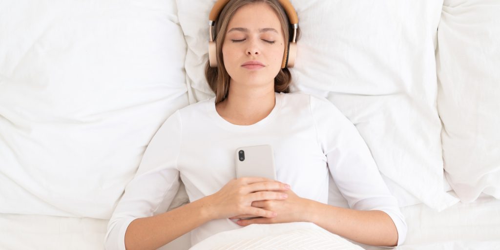 Lyt til over 200.000 lydbøger gratis hele sommeren