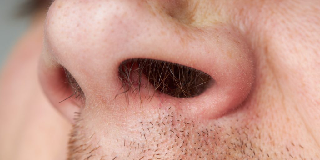 Eksperter advarer: Fjernelse af næsehår kan føre til livstruende hjerne tilstande