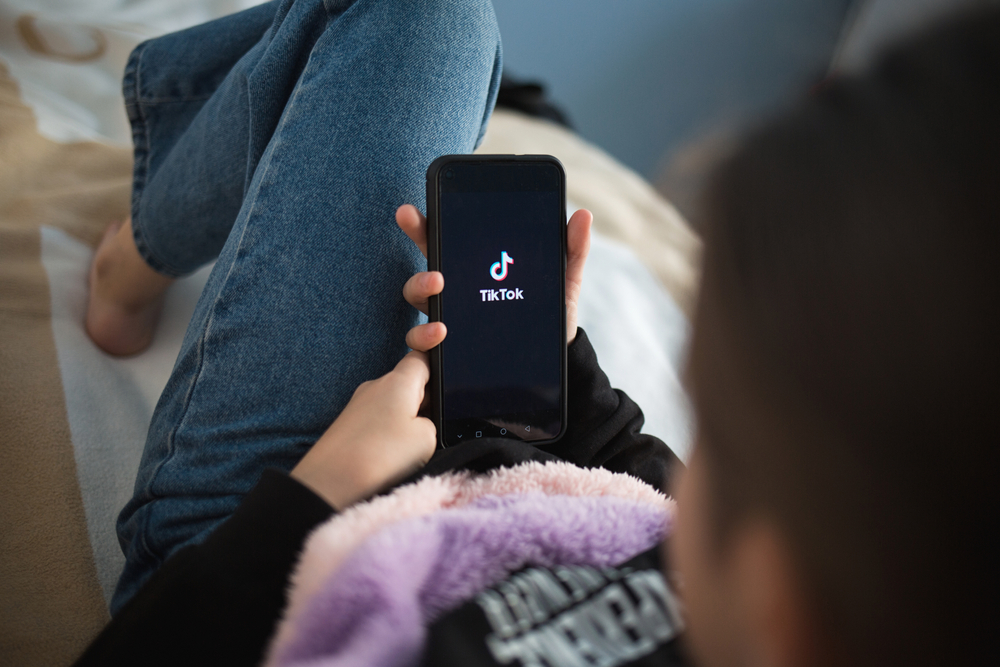Elever så indhold på TikTok: Nu brænder deres computere