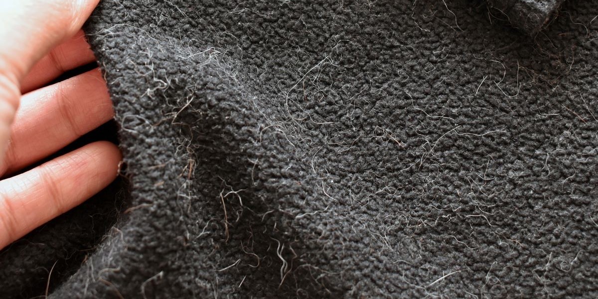 Kæmper du med fnuller på tøjet? Sådan slipper du nemt af med det