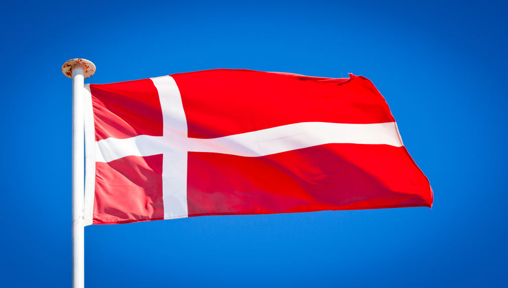 Parti laver stor brøler: Tog fejl af Dannebrog og fransk flag