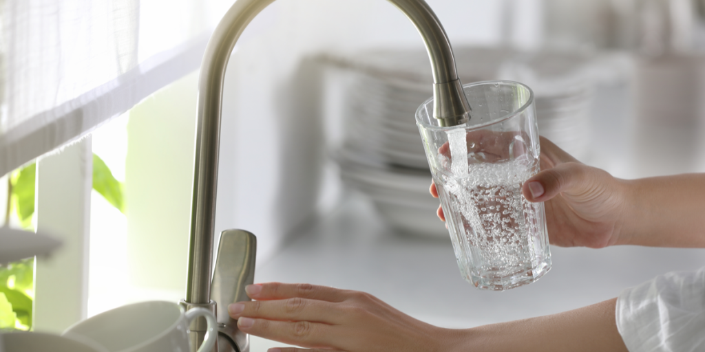 Hvornår skal man drikke vand, hvis man vil tabe sig? Her er tiderne