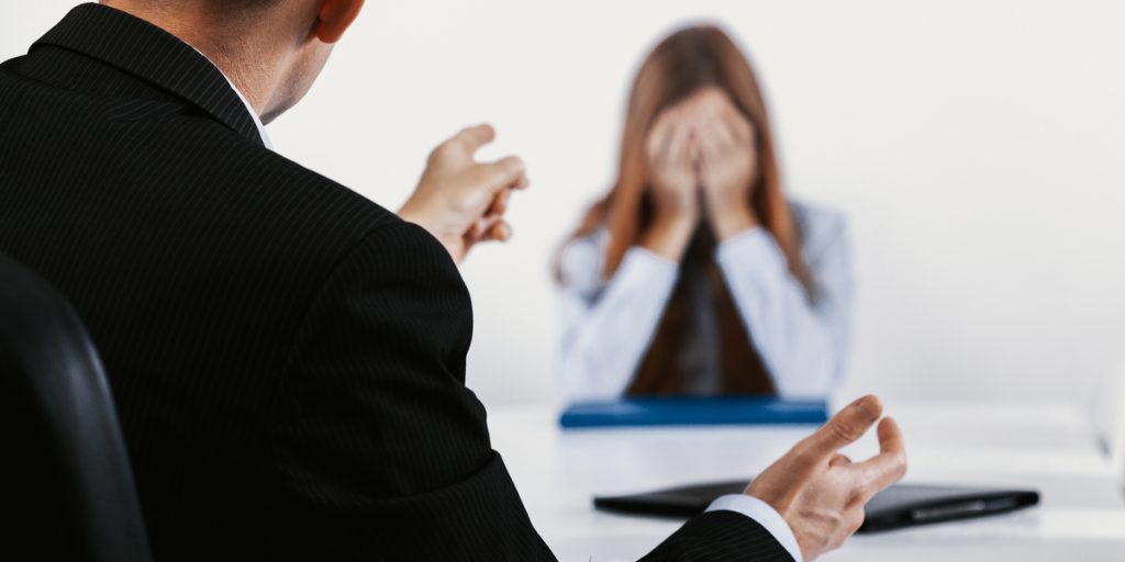 Chef får hård kritik efter at have lavet en ny ekstrem regel om at straffe personalet