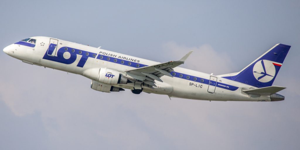 Rædselsfuldt øjeblik: Flyvindue revner midt under flyvning