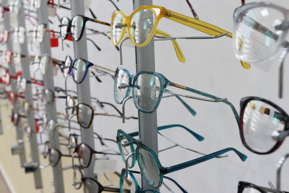 Aflever dine gamle briller ved optikeren: Bliver genbrugt til skamler, bøjler og spejle