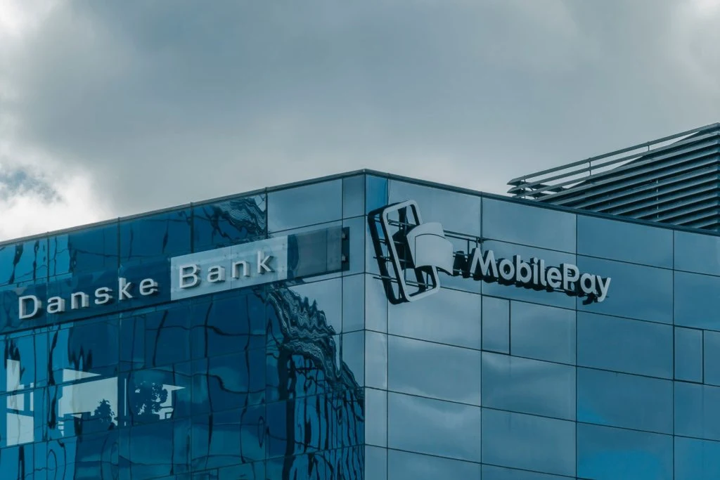 Mobile Pay kan koste ude i butikkerne: Presser prisen på Dankortet