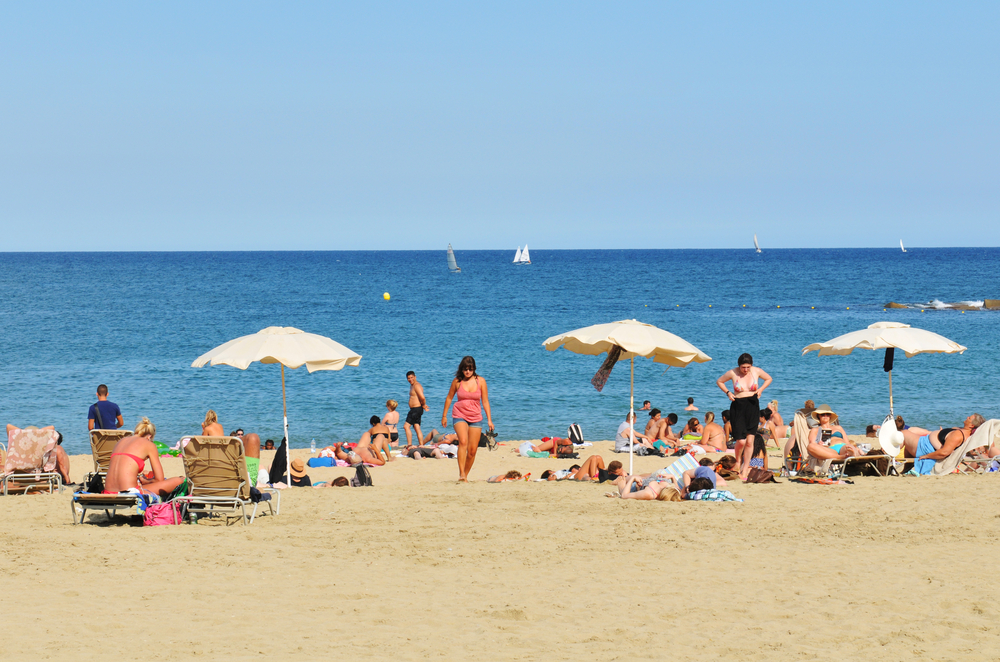 Strand evakueret på Mallorca efter 85-årig turist blev angrebet af ‘haj’