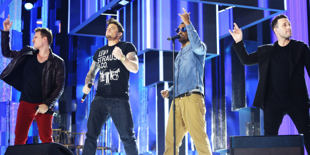 Boyband-stjerne gik amok på fly: Personalet nægtede at servere ham en drink