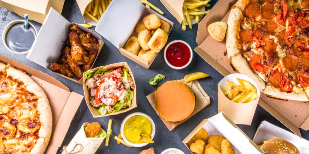 Tidligere medarbejder hiver fastfoodkæde i retten: Måtte overvære orgie til julefrokosten