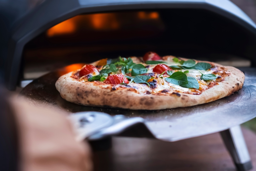 Sådan får du restaurantkvalitet derhjemme: Brug din pizzasten rigtigt