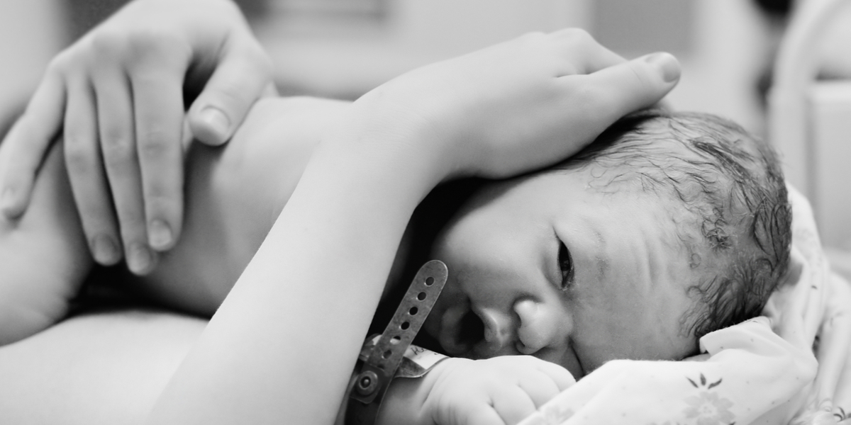 Helt utroligt: 51-årige Julie føder sit eget barnebarn