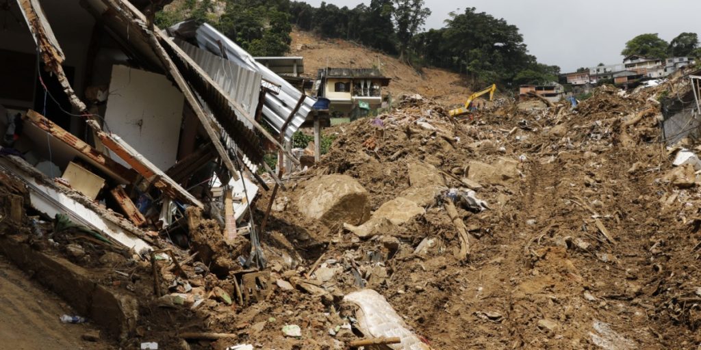 Stort jordskred fredag morgen: Over 100 personer frygtes omkommet