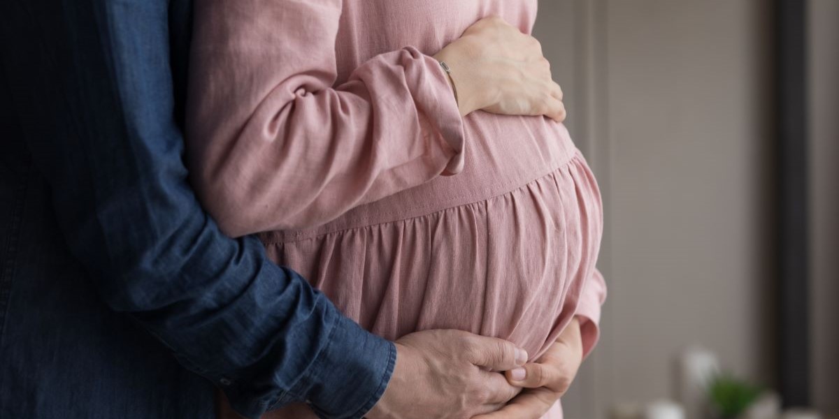 Han vil opkalde babyen efter sin mor – men hun nægter