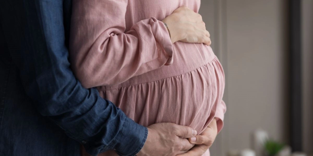 Han vil opkalde babyen efter sin mor – men hun nægter