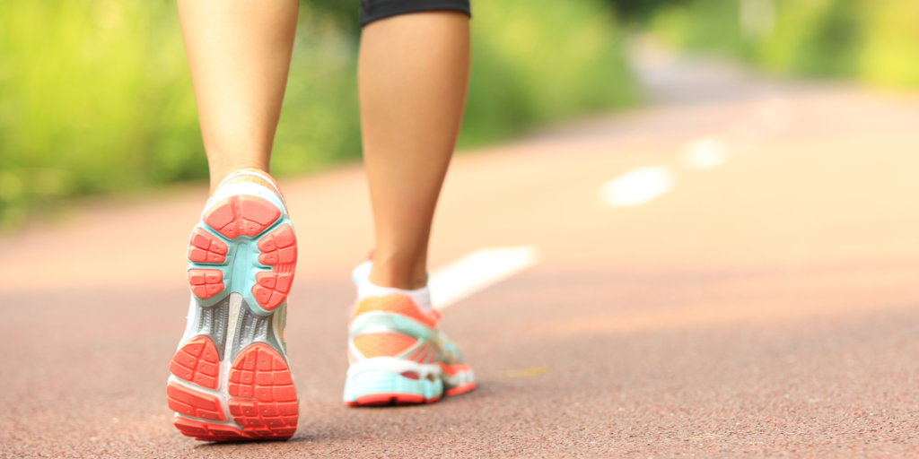 ‘Pruttevandring’ tager verden med storm: Sundhedsekspert anbefaler det af mange grunde