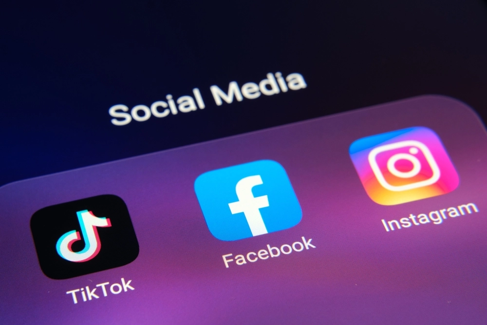 Facebook og Instagram lukkede ned: Så mange millioner mistede Facebook-ejer i minuttet
