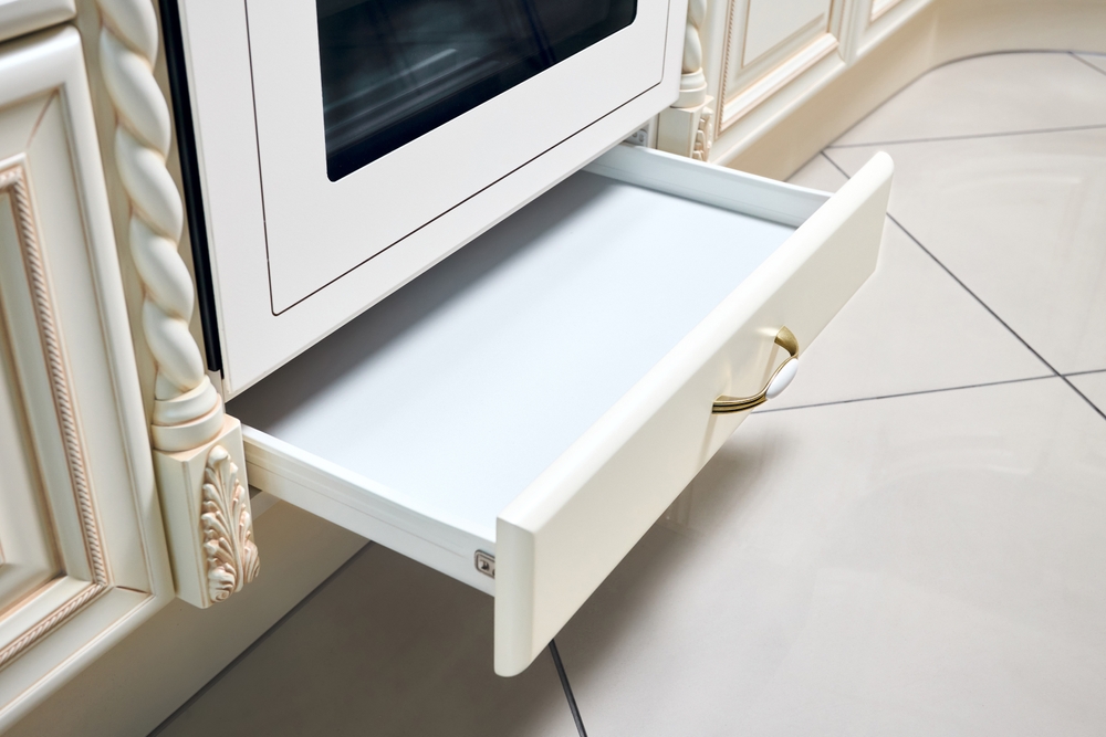 Mange har denne skuffe under deres ovn: Ikke mange ved hvad der må komme i den