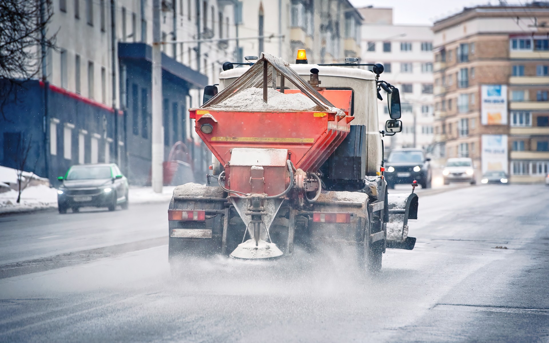 Glem vejsalt – her bruger de i stedet syltede agurker til vinterens glatte veje