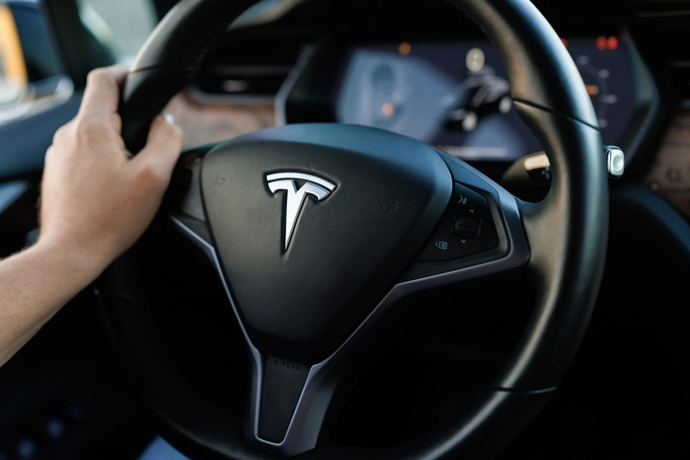 Tesla i nye udfordringer: Nu er han fortid i selskabet
