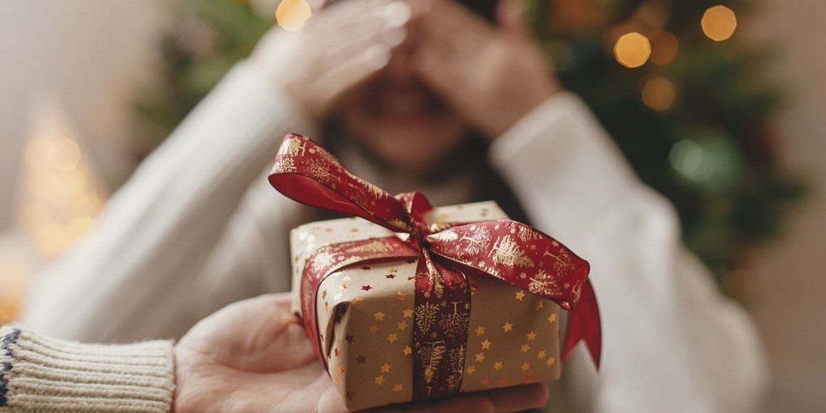 Så mange penge bør du bruge på din partner til jul