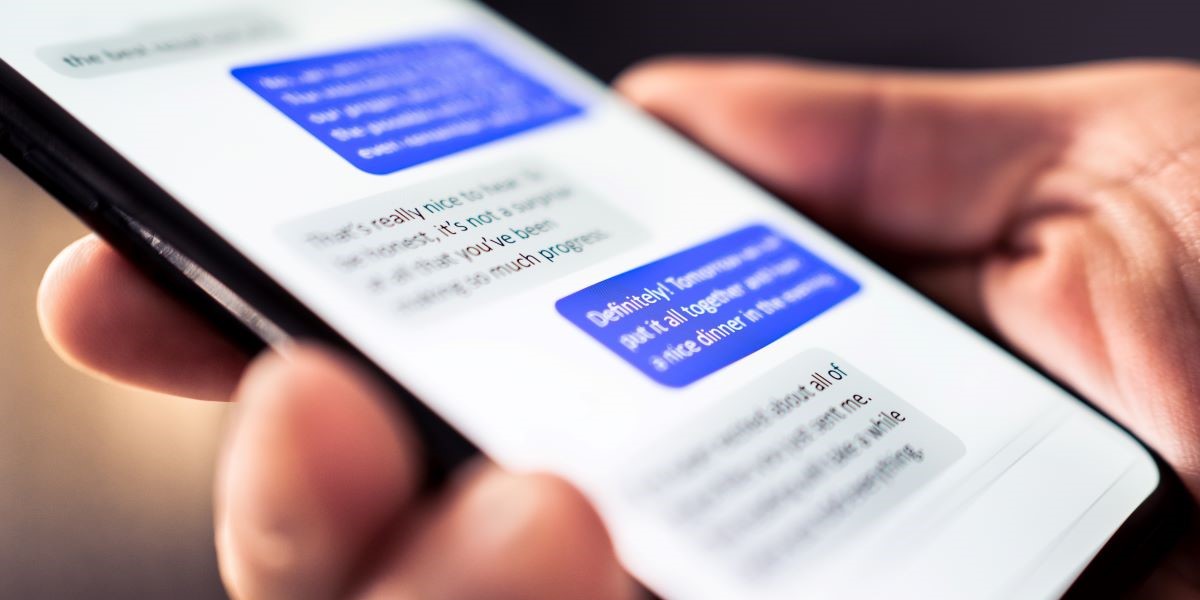 Dine SMS’er er ikke længere private: Teleselskaberne læser med