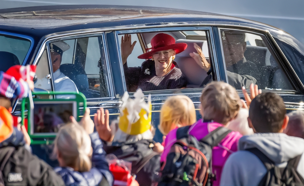 Bjarne hylder dronning Margrethe med 3 meter høj buste: Nu kan den blive din
