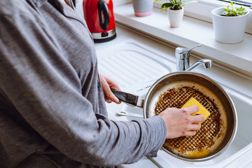 7 ting du aldrig bør gøre med opvaskemiddel: Ubehagelige og dyre konsekvenser