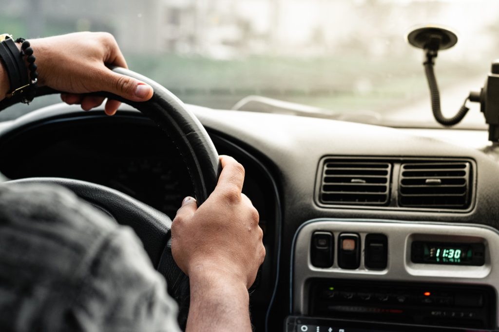 Det kan virke harmløst, men hvis du opdager denne lugt i bilen, bør du få den tjekket med det samme