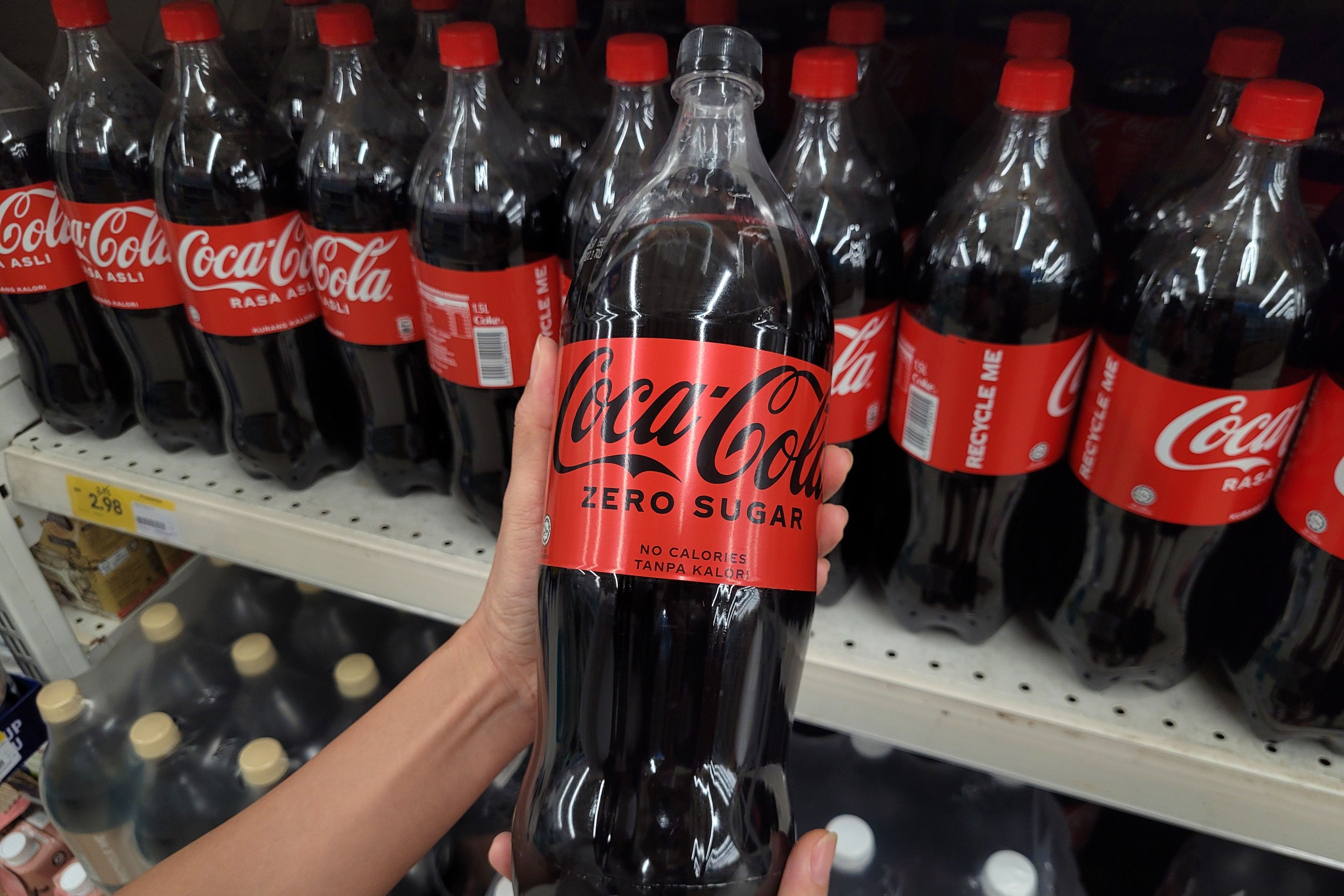 Her er forklaringen: Derfor har Coca Cola ændret låget