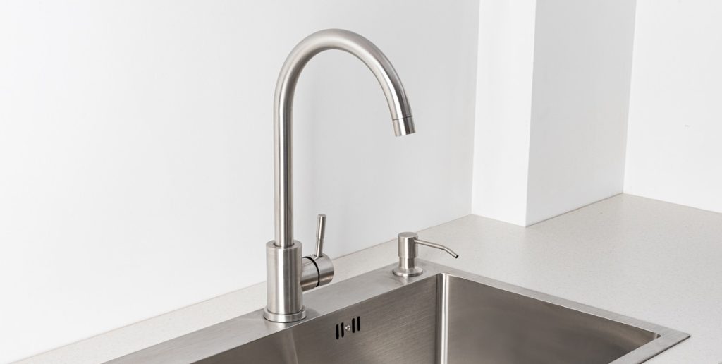 Ingen forstår, hvorfor de skal hælde 5 skefulde i vasken – indtil de ser resultatet