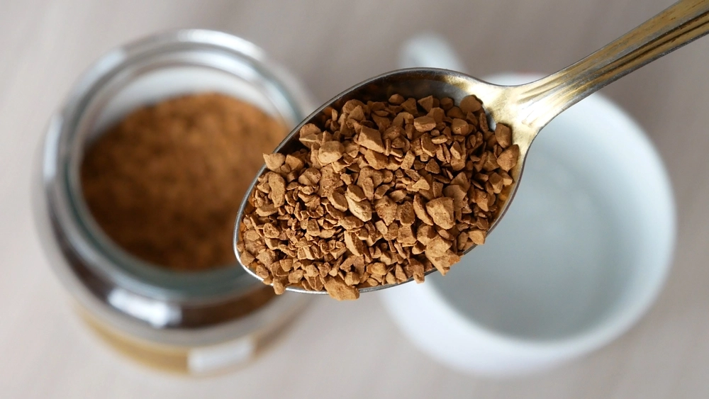 Kvinde blindtestede 5 instantkaffe: Lidls mærke gav denne vurdering