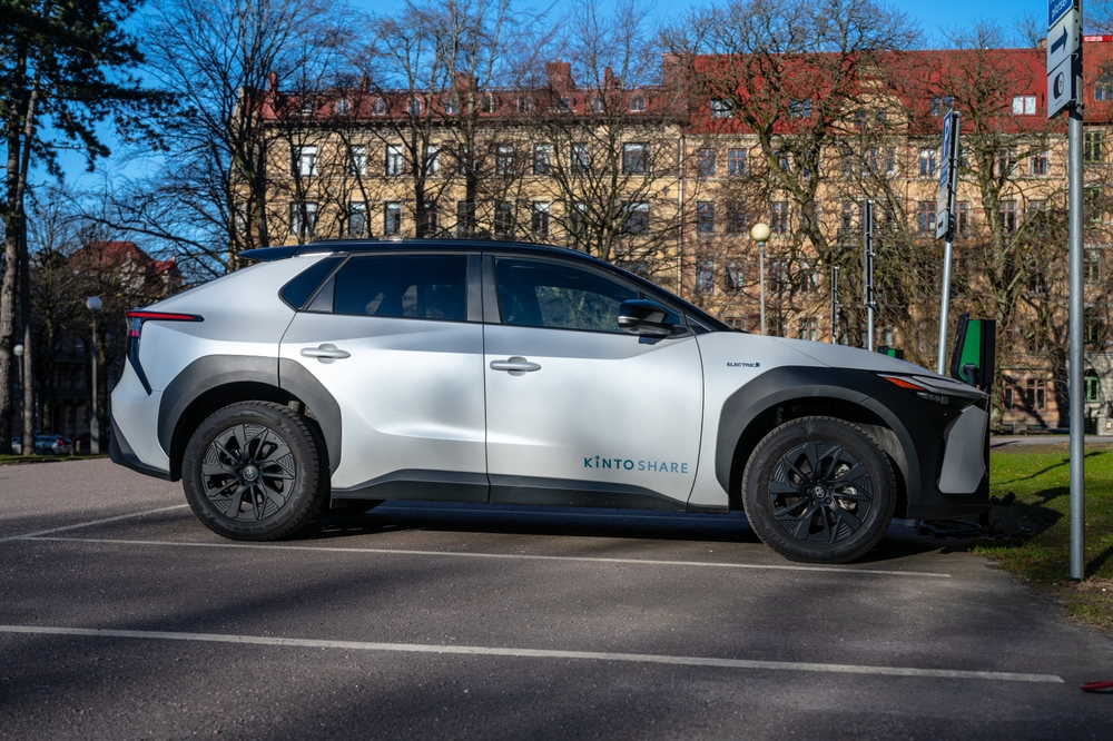 Tesla må nøjes med andenpladsen: Her er de mest pålidelige bilmærker i 2025