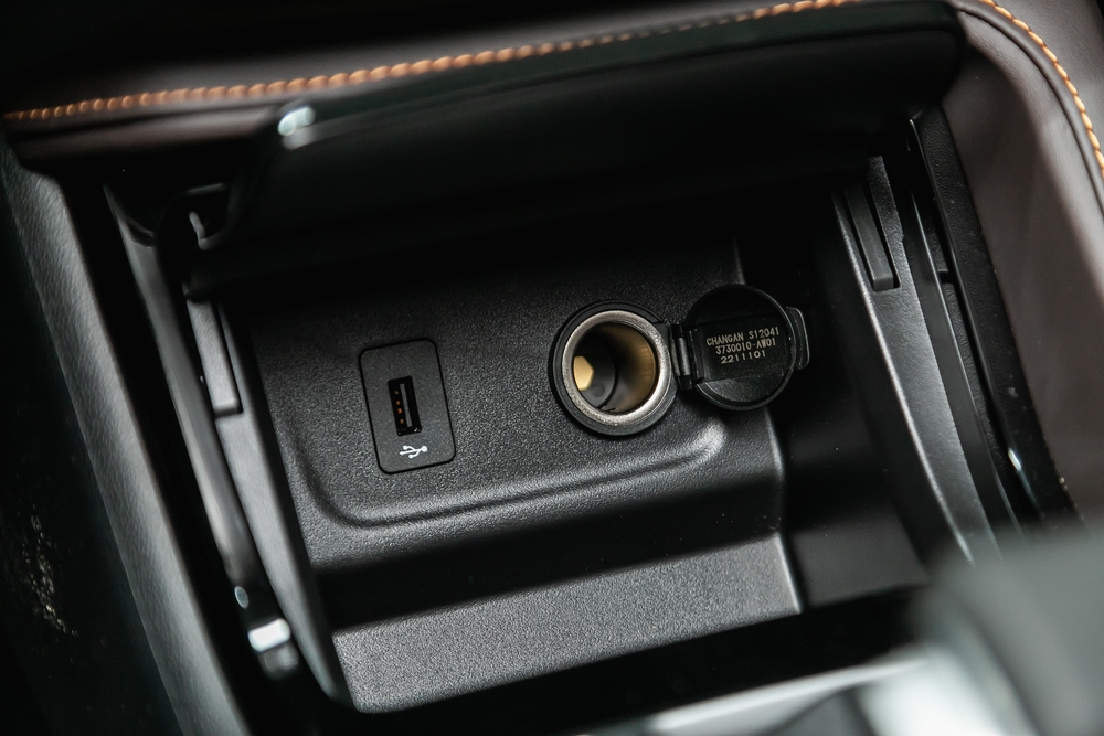 Cigarettænderen har en funktion, meget få bilister kender: Den er især nyttig på lange ture