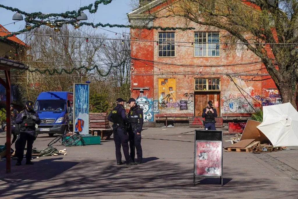Nu sker det igen: Politiet lukker handlen