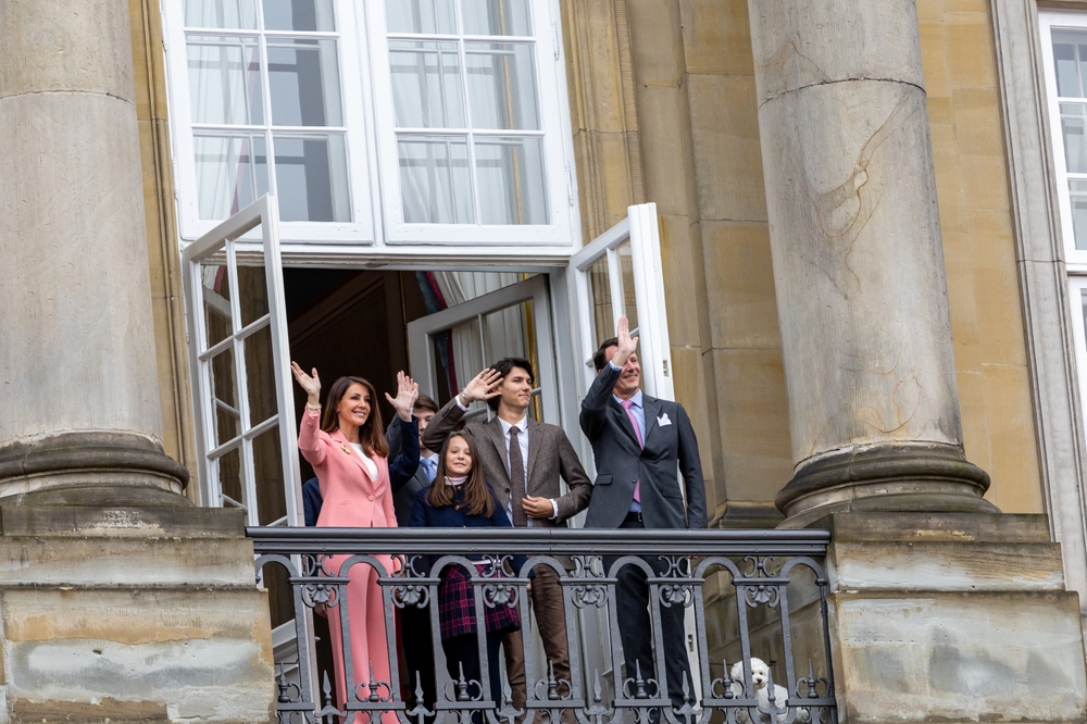 Efter tronskiftet: Nu vender han hjem