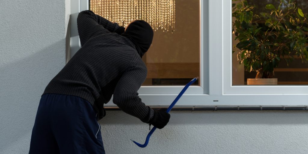 Sådan holder du indbrudstyven væk fra hjemmet i sommerferien