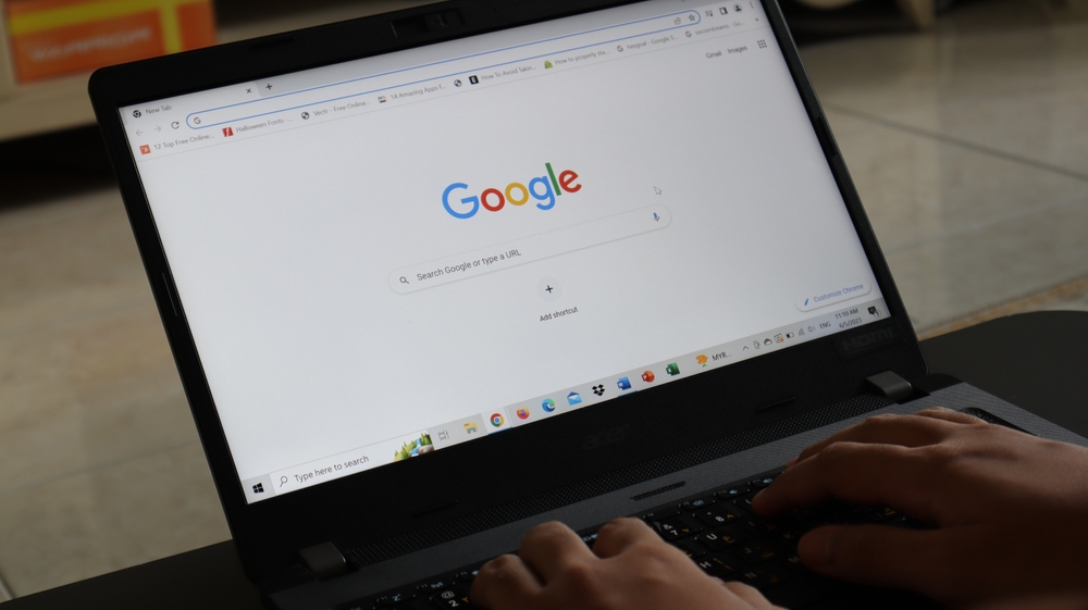Kvinde googlede sin mands navn for sjov: Få uger senere blev han anholdt
