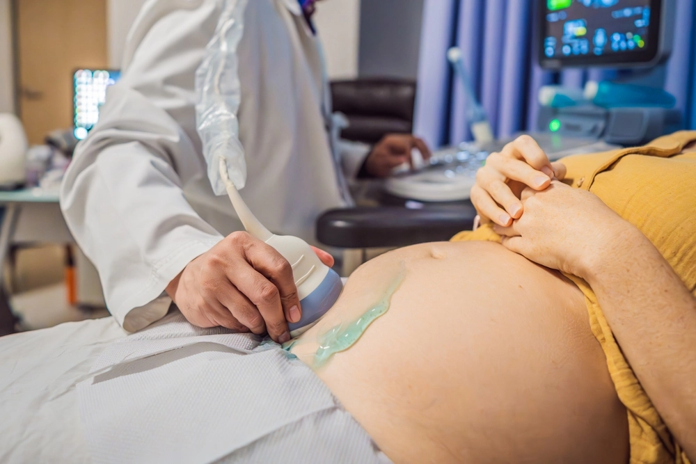 Gravid kvinde tager til scanning: Hvad de så på skærmen, chokerede både hende og lægen