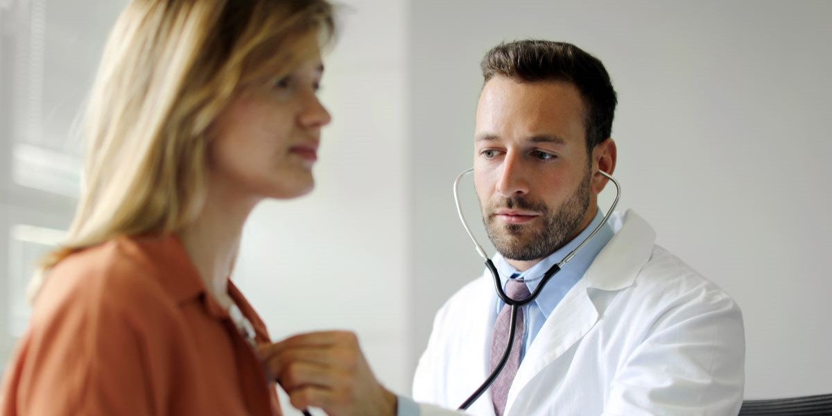 Læge gav raske mennesker falske diagnoser: Så mange millioner kroner tjente han på sit bedrag