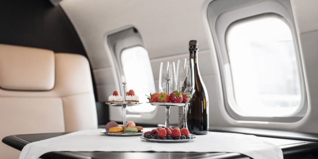 Fra det ultimative frier til årets julefrokost: Drømmer du også om leje et privatfly? Her er prisen
