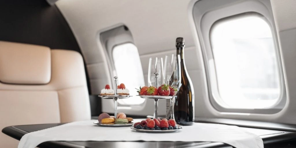 Fra det ultimative frier til årets julefrokost: Drømmer du også om leje et privatfly? Her er prisen