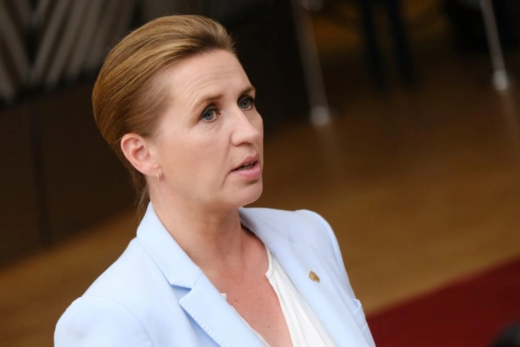 Mette Frederiksen siger fra: Deler private beskeder