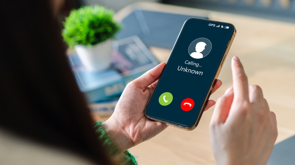 Sådan opdager du lynhurtigt, om et opkald, en sms eller mail er svindel