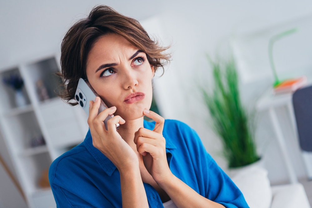 Gammel tradition hænger ved: Gør du stadig dette, når du tager telefonen?