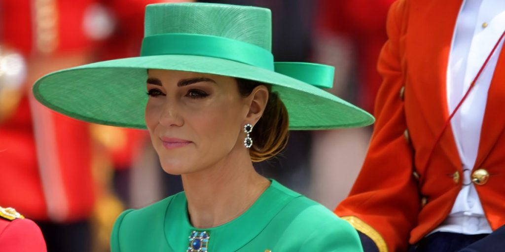 Efter rædselsfuldt portræt af Kate Middleton: Nu bryder kunstneren tavsheden