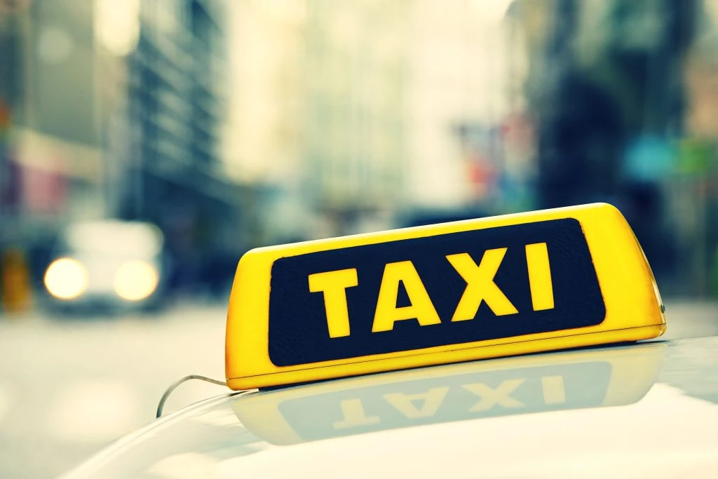 Tre unge kvinder tog taxa fra Amager til Aarhus: Stak af fra kæmpe regning
